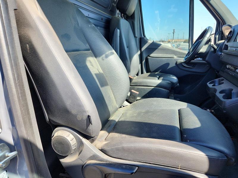 67667686 :رقم المزاد ، W1Y4DBHY5NT103783 vin ، 2022 Mercedes-benz Sprinter مزاد بيع