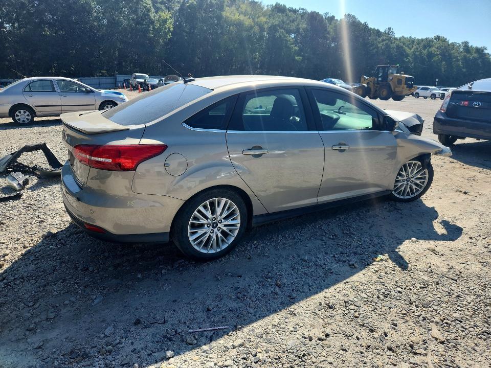 68041396 :رقم المزاد ، 1FADP3J25FL259143 vin ، 2015 Ford Focus مزاد بيع