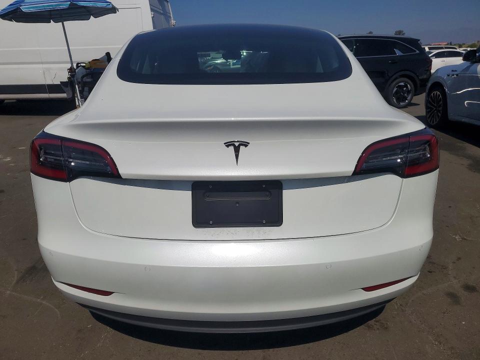 64395776 :رقم المزاد ، 5YJ3E1EA0NF125983 vin ، 2022 Tesla Model 3 مزاد بيع