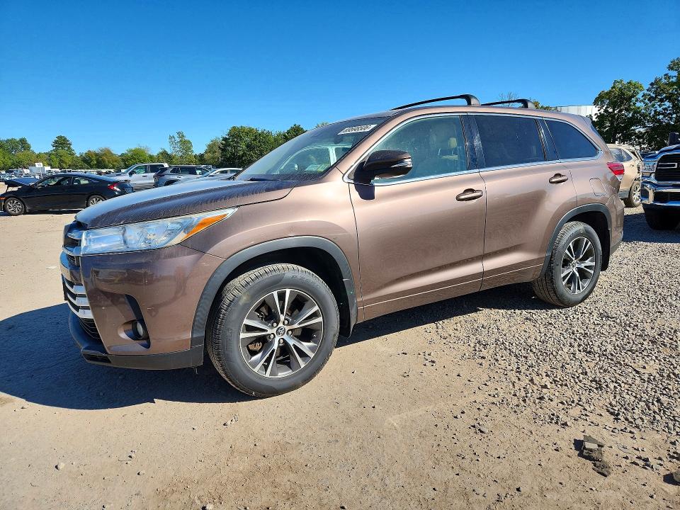 69598506 :رقم المزاد ، 5TDBZRFH5JS495245 vin ، 2018 Toyota Highlander مزاد بيع