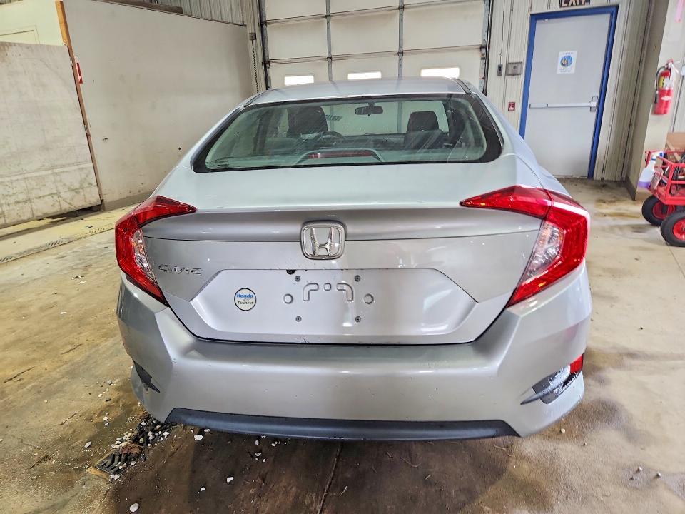 Продажа на аукционе авто 2018 Honda Civic, vin: 2HGFC2F57JH557275, номер лота: 69133006