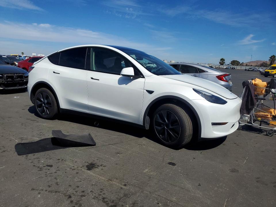 Продажа на аукционе авто 2024 Tesla Model Y, vin: 7SAYGDEE4RF123280, номер лота: 68335566