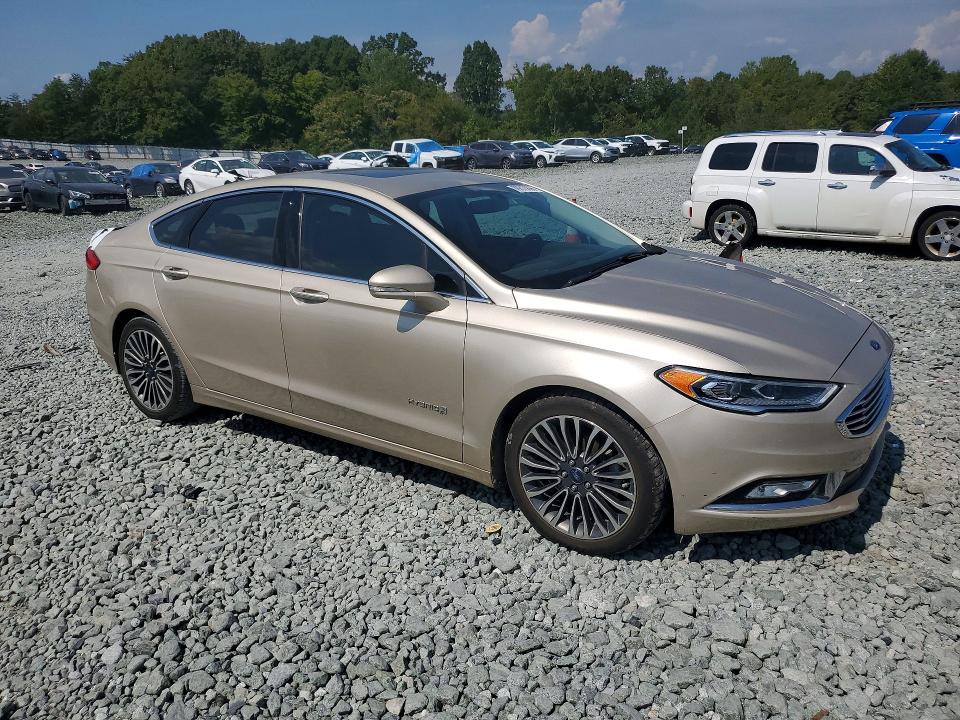 69616896 :رقم المزاد ، 3FA6P0LU3HR226507 vin ، 2017 Ford Fusion مزاد بيع
