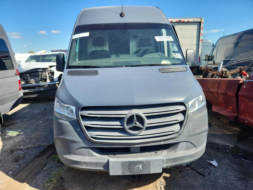 70811436 :رقم المزاد ، WD4PF0CD5KP057645 vin ، 2019 Mercedes-benz Sprinter مزاد بيع