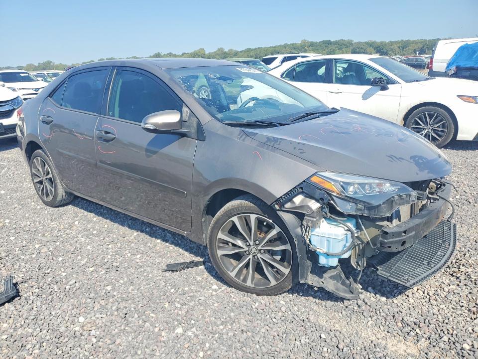 67644576 :رقم المزاد ، 5YFBURHE4HP682867 vin ، 2017 Toyota Corolla مزاد بيع