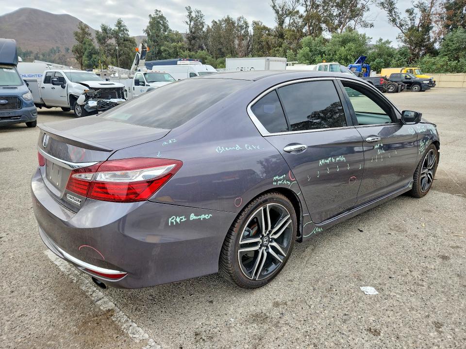 Продажа на аукционе авто 2017 Honda Accord, vin: 1HGCR2F10HA120063, номер лота: 68981436