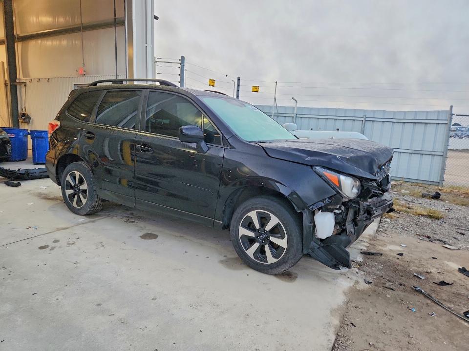 69044616 :رقم المزاد ، JF2SJAEC2JG586709 vin ، 2018 Subaru Forester مزاد بيع