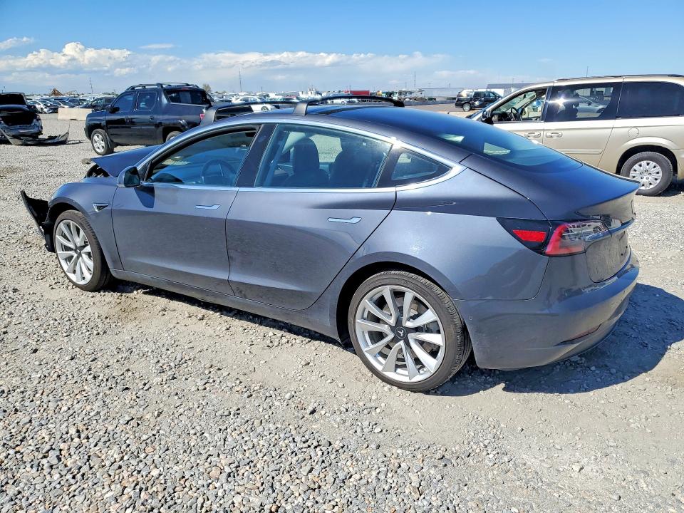 69241336 :رقم المزاد ، 5YJ3E1EB7JF091009 vin ، 2018 Tesla Model 3 مزاد بيع