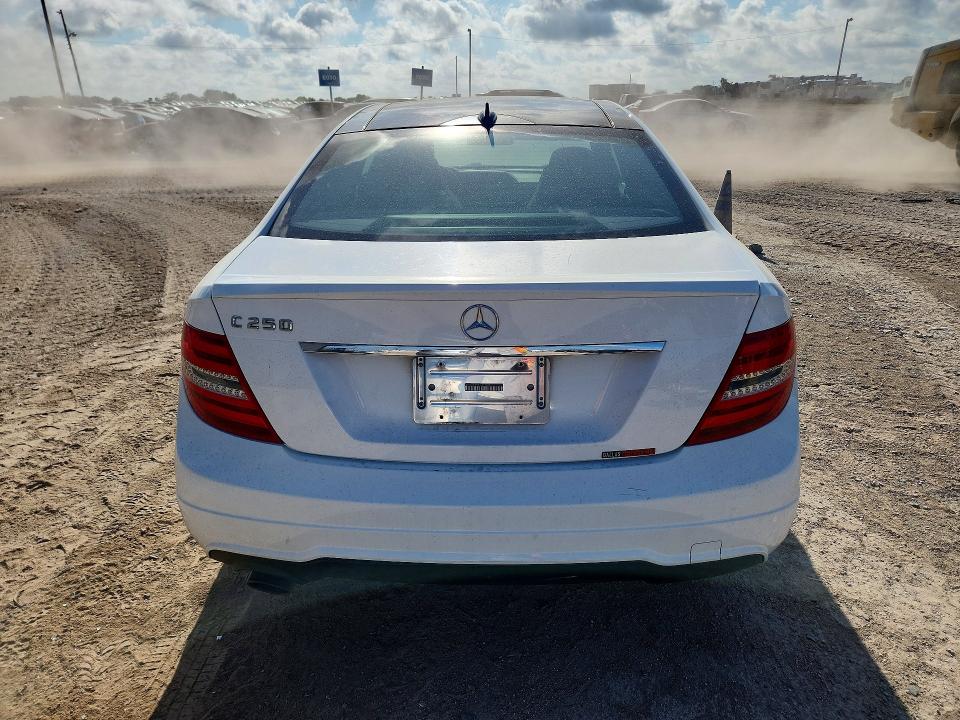 2015 Mercedes-benz C მანქანა იყიდება აუქციონზე, vin: WDDGJ4HB0FG371724, აუქციონის ნომერი: 67203336