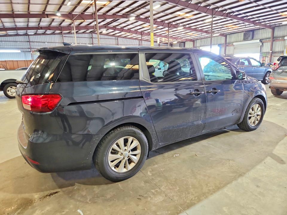 70473626 :رقم المزاد ، KNDMB5C12H6233867 vin ، 2017 Kia Sedona مزاد بيع
