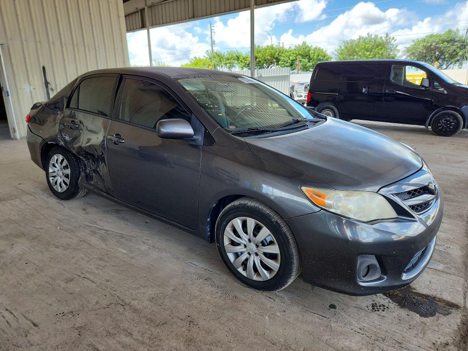 70749896 :رقم المزاد ، JTDBU4EE8C9178571 vin ، 2012 Toyota Corolla مزاد بيع