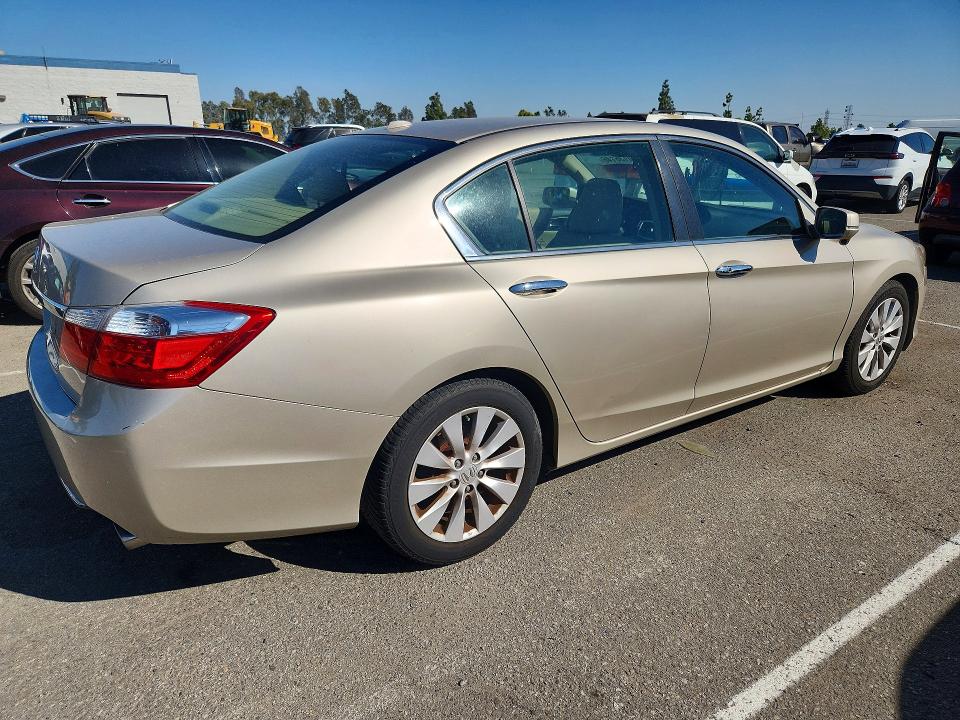70136146 :رقم المزاد ، 1HGCR2F85FA086499 vin ، 2015 Honda Accord مزاد بيع