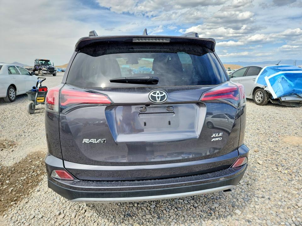 2018 Toyota Rav4 მანქანა იყიდება აუქციონზე, vin: JTMRFREV6JJ720297, აუქციონის ნომერი: 65663926