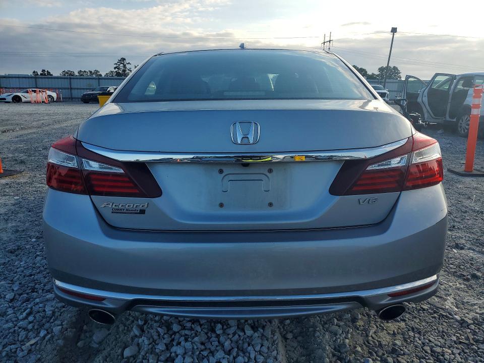 67865276 :رقم المزاد ، 1HGCR3F83HA033678 vin ، 2017 Honda Accord مزاد بيع