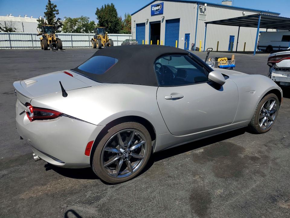 Продажа на аукционе авто 2023 Mazda Mx-5 Miata, vin: JM1NDAD70P0558576, номер лота: 69983146