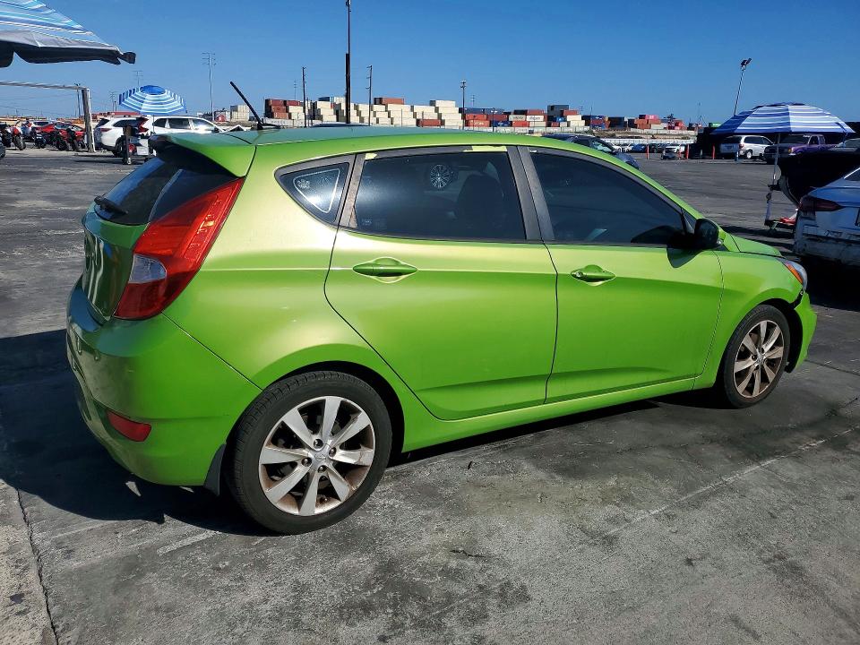 69730666 :رقم المزاد ، KMHCU5AE7DU108019 vin ، 2013 Hyundai Accent مزاد بيع