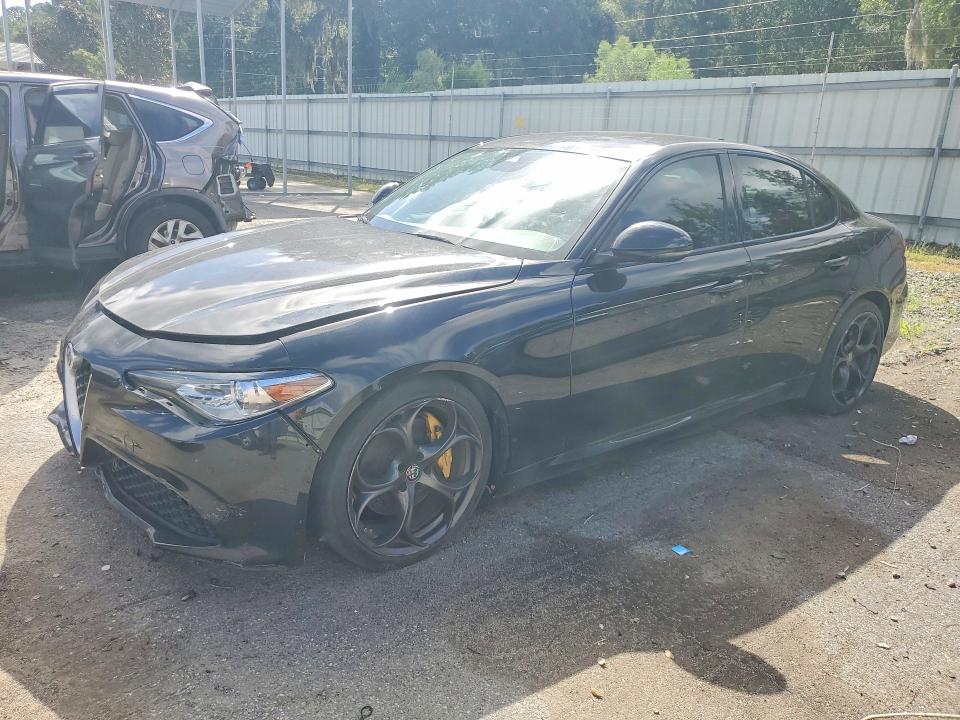 67980116 :رقم المزاد ، ZARFAECNXH7544753 vin ، 2017 Alfa Romeo Giulia مزاد بيع