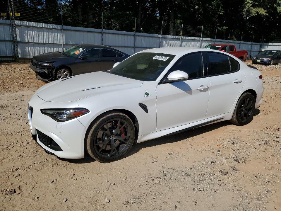 68180656 :رقم المزاد ، ZARFAEAV1J7578704 vin ، 2018 Alfa Romeo Giulia مزاد بيع
