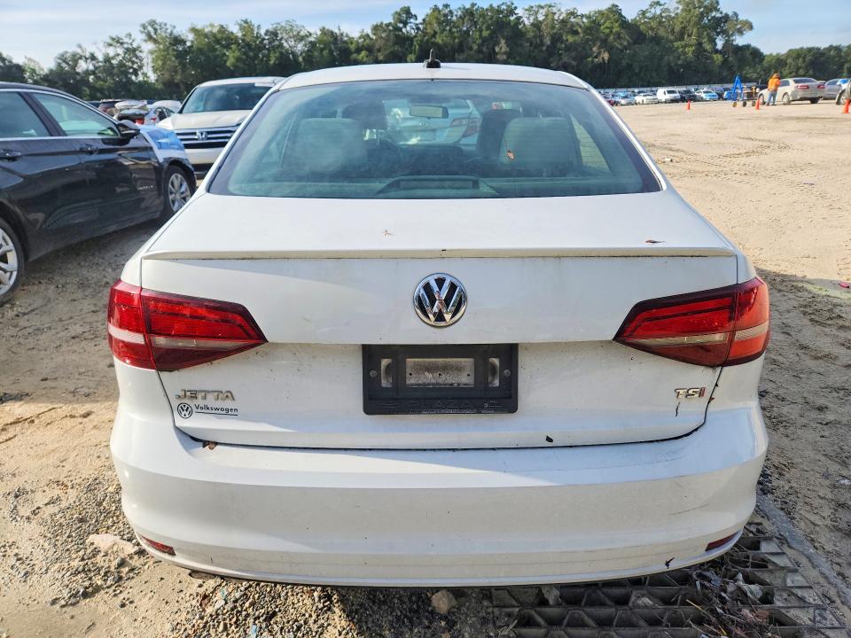 68295316 :رقم المزاد ، 3VWD17AJ7GM240455 vin ، 2016 Volkswagen Jetta مزاد بيع