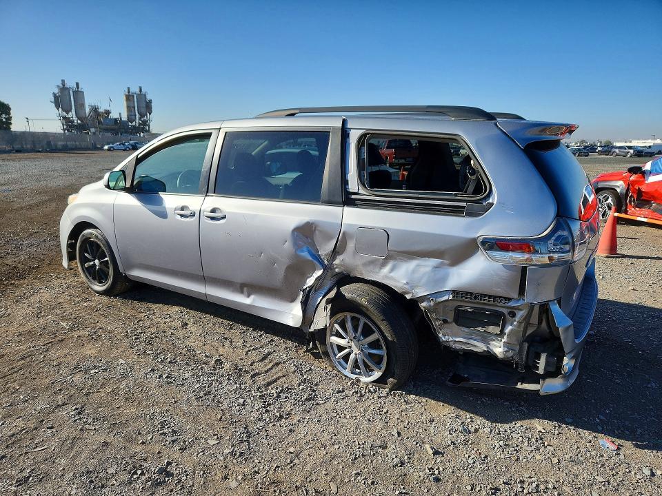 70889666 :رقم المزاد ، 5TDXK3DC5BS039651 vin ، 2011 Toyota Sienna مزاد بيع