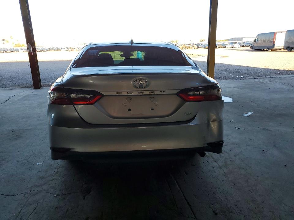70719736 :رقم المزاد ، 4T1C11AK1NU648376 vin ، 2022 Toyota Camry مزاد بيع