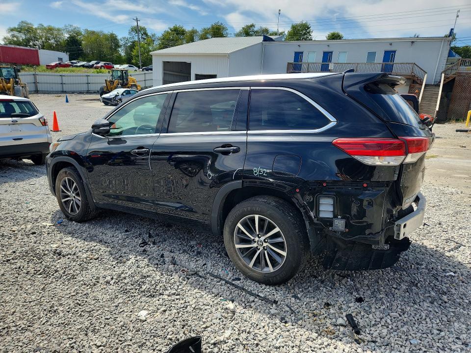 55885686 :رقم المزاد ، 5TDJZRFH4HS417187 vin ، 2017 Toyota Highlander مزاد بيع