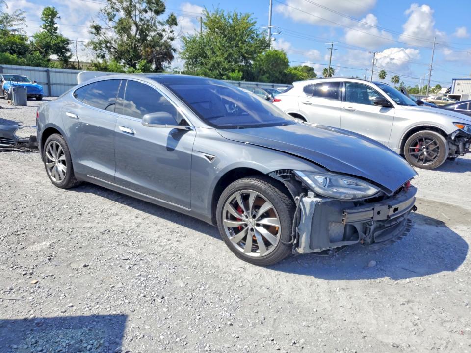 69495146 :رقم المزاد ، 5YJSA1H17EFP43398 vin ، 2014 Tesla Model S مزاد بيع