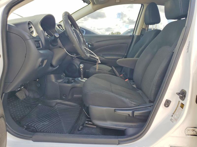 69643096 :رقم المزاد ، 3N1CN7AP7JK391454 vin ، 2018 Nissan Versa مزاد بيع