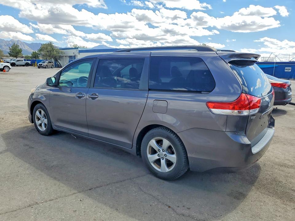 Продажа на аукционе авто 2011 Toyota Sienna, vin: 5TDKK3DC0BS037624, номер лота: 71252276