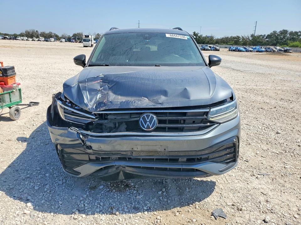 68447536 :رقم المزاد ، 3VVCB7AX0NM078358 vin ، 2022 Volkswagen Tiguan مزاد بيع