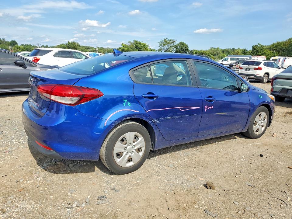 67948836 :رقم المزاد ، 3KPFK4A72JE270640 vin ، 2018 Kia Forte مزاد بيع