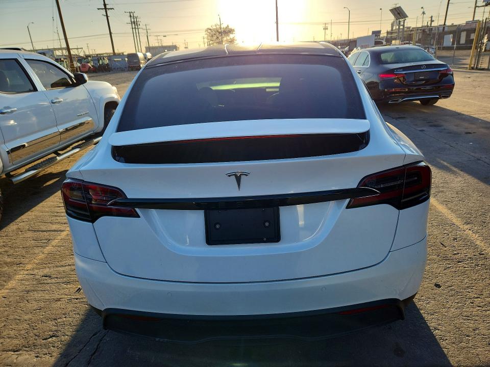 68690476 :رقم المزاد ، 7SAXCAE56NF362491 vin ، 2022 Tesla Model X مزاد بيع