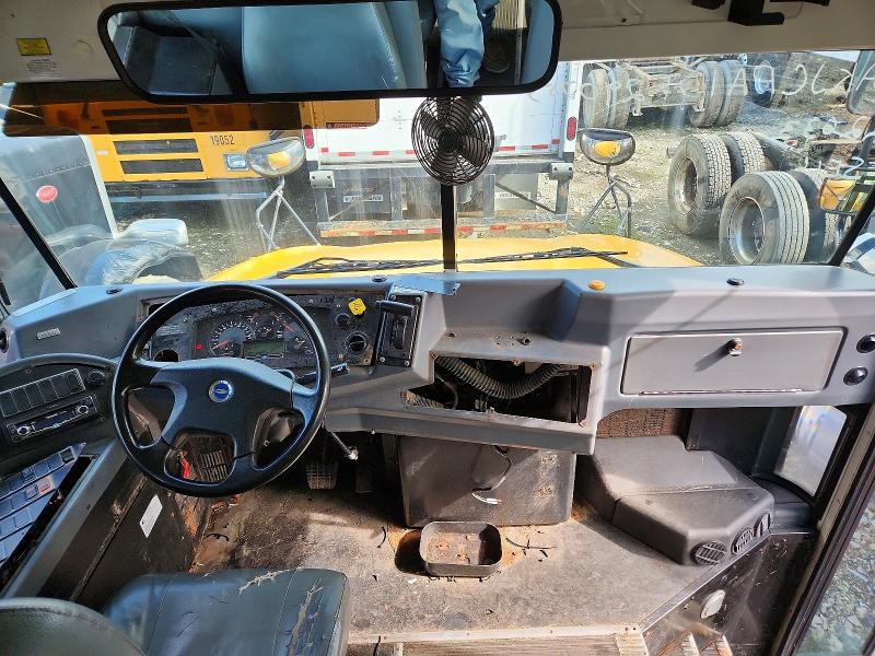 69931676 :رقم المزاد ، 1BAKJCPA1DF290753 vin ، 2013 Blub School Bus مزاد بيع