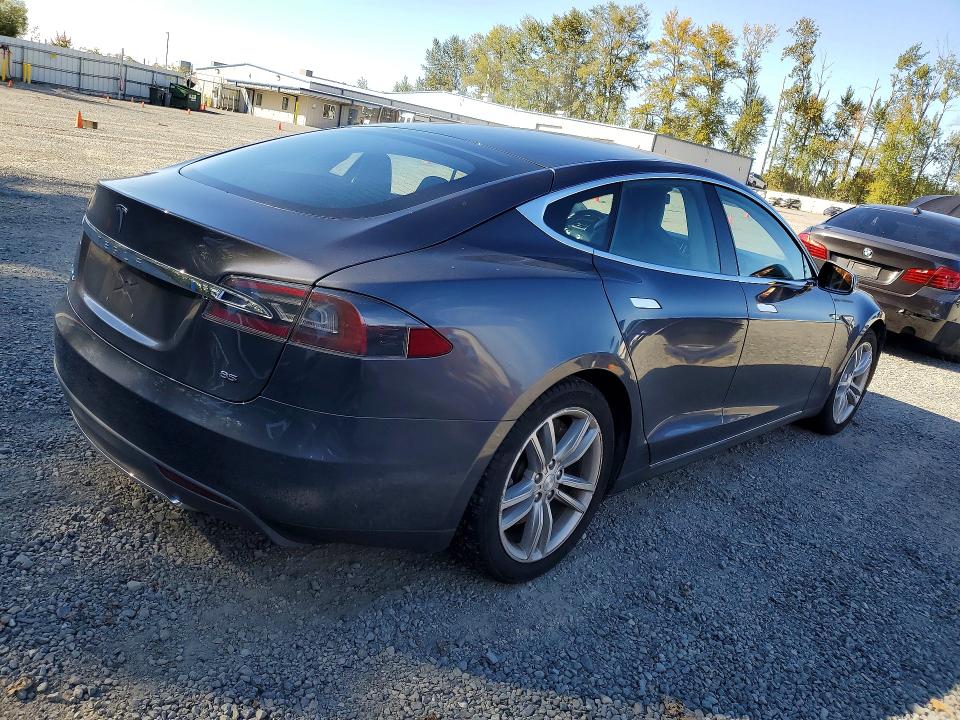 68813216 :رقم المزاد ، 5YJSA1H16EFP66588 vin ، 2014 Tesla Model S مزاد بيع