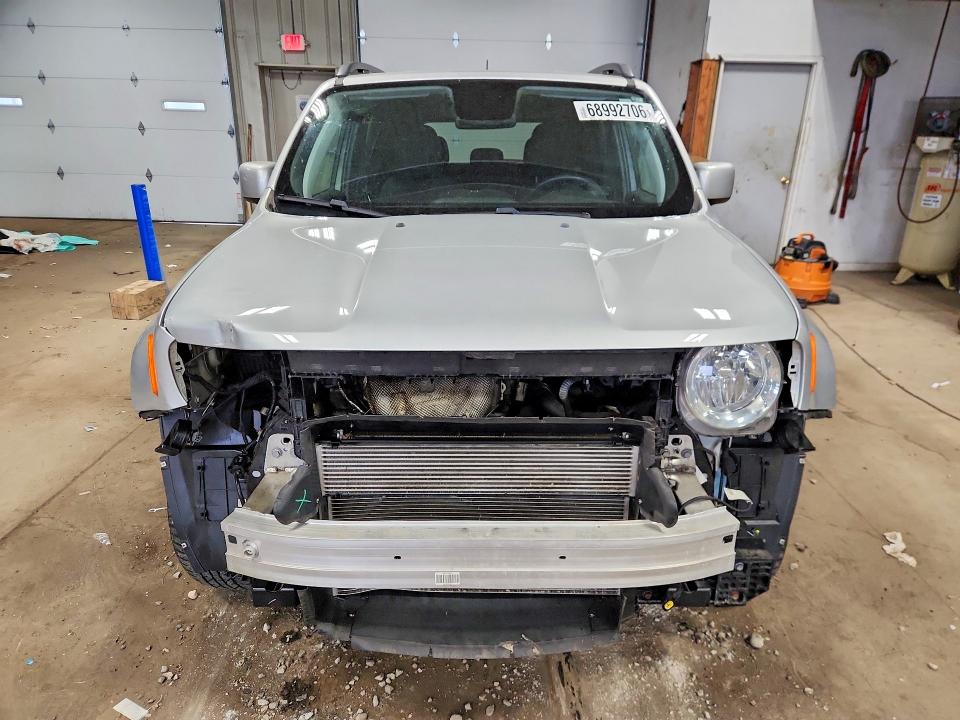 68992706 :رقم المزاد ، ZACCJBBB1JPJ05112         vin ، 2018 Jeep Renegade مزاد بيع