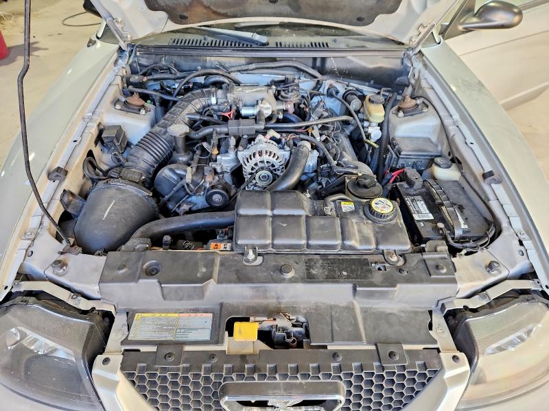 70412296 :رقم المزاد ، 1FAFP42X81F153477 vin ، 2001 Ford Mustang مزاد بيع