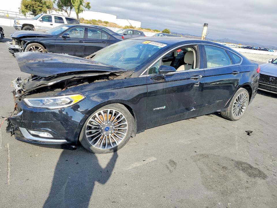 60330276 :رقم المزاد ، 3FA6P0RU8JR206427 vin ، 2018 Ford Fusion مزاد بيع
