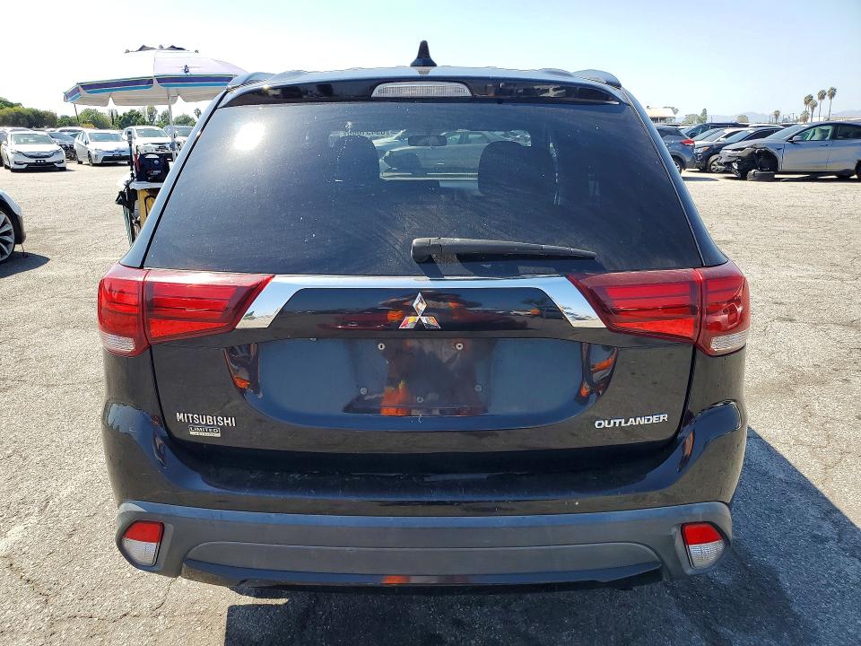 Продажа на аукционе авто 2018 Mitsubishi Outlander, vin: JA4AD3A33JZ021628, номер лота: 69451086