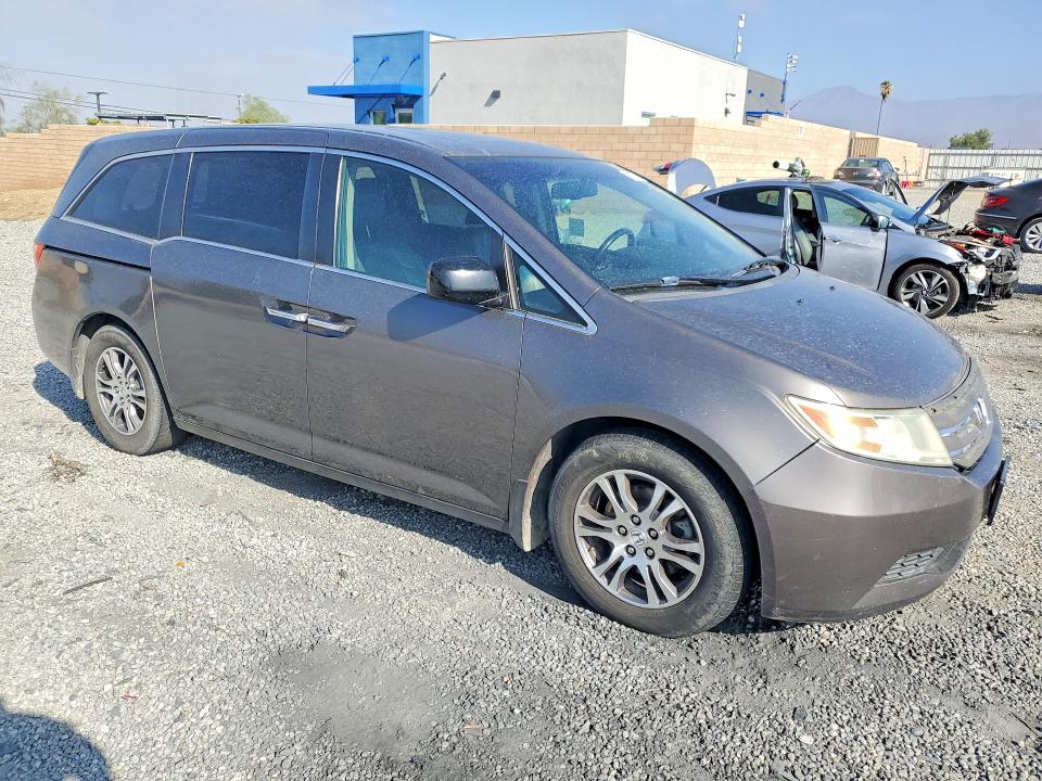 68973726 :رقم المزاد ، 5FNRL5H64BB103933 vin ، 2011 Honda Odyssey مزاد بيع