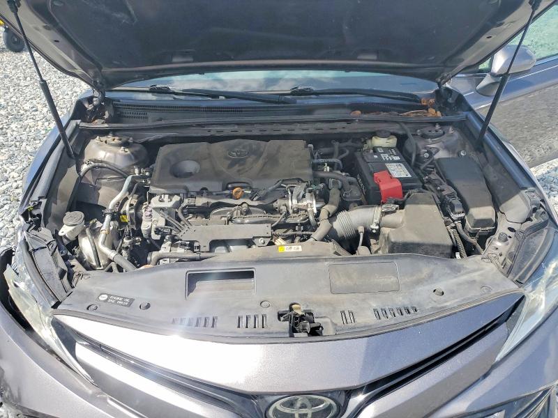 70162996 :رقم المزاد ، 4T1B11HK4JU639005 vin ، 2018 Toyota Camry مزاد بيع