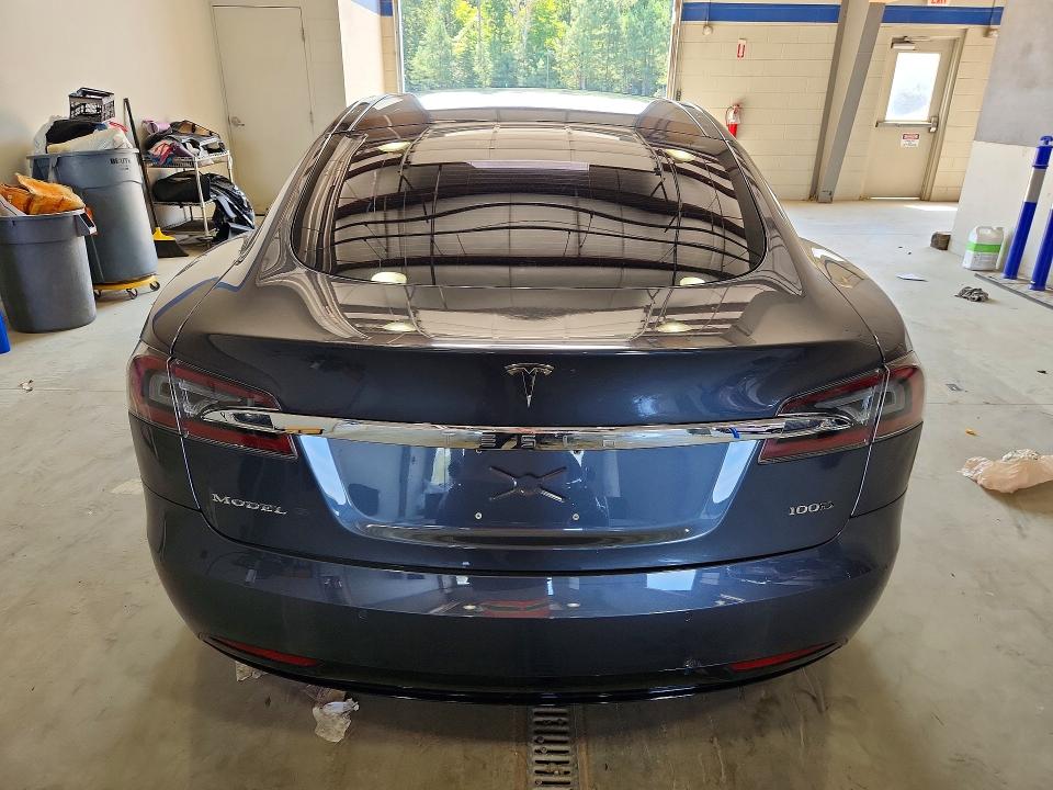 67422726 :رقم المزاد ، 5YJSA1E28JF247288 vin ، 2018 Tesla Model S مزاد بيع