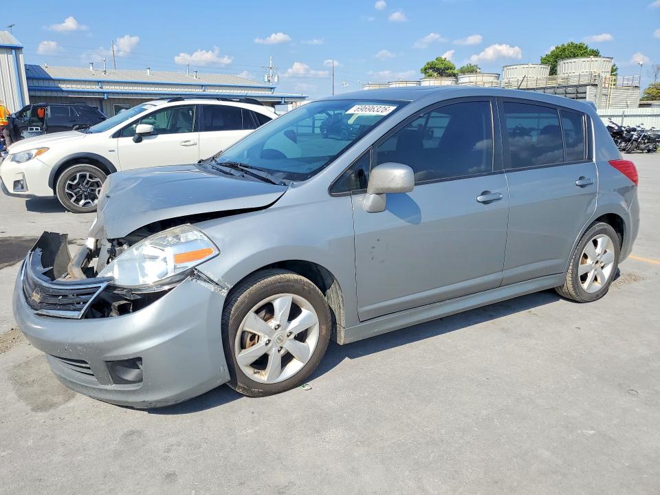 69696326 :رقم المزاد ، 3N1BC1CP4BL389958 vin ، 2011 Nissan Versa مزاد بيع