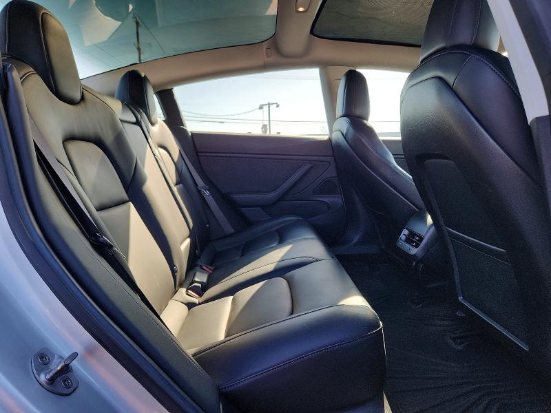 67753486 :رقم المزاد ، 5YJ3E1EB7JF069172 vin ، 2018 Tesla Model 3 مزاد بيع