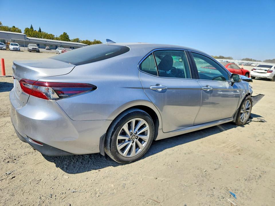 Продажа на аукционе авто 2021 Toyota Camry, vin: 4T1H11AK0MU616183, номер лота: 69917926