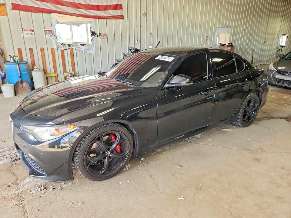 70708136 :رقم المزاد ، ZARFAECN0J7580201 vin ، 2018 Alfa Romeo Giulia مزاد بيع