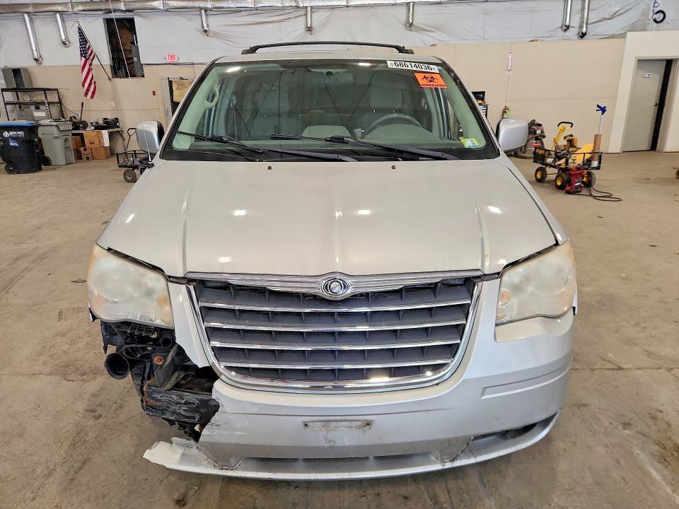 2010 Chrysler Town & Country მანქანა იყიდება აუქციონზე, vin: 2A4RR5D16AR375955, აუქციონის ნომერი: 68614036