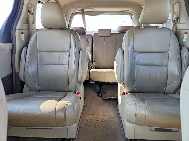 67232946 :رقم المزاد ، 5TDDK3DC3FS113478 vin ، 2015 Toyota Sienna مزاد بيع
