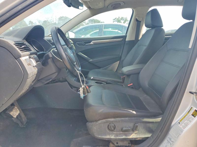 68555236 :رقم المزاد ، 1VWGT7A30HC055093 vin ، 2017 Volkswagen Passat مزاد بيع