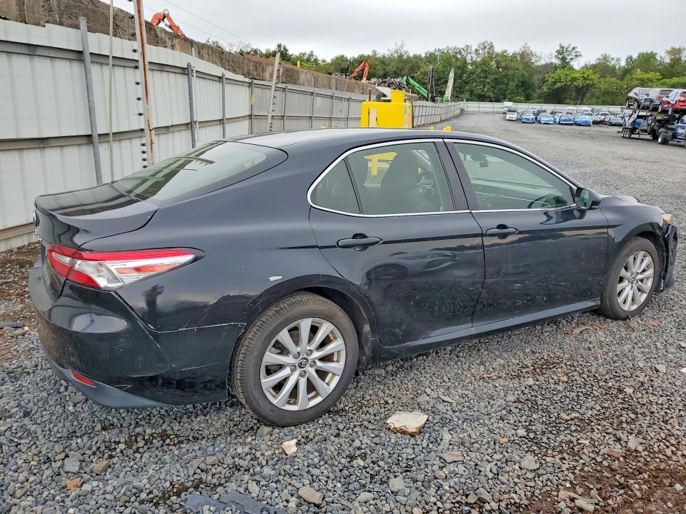 70185966 :رقم المزاد ، JTNB11HKXJ3013917 vin ، 2018 Toyota Camry مزاد بيع