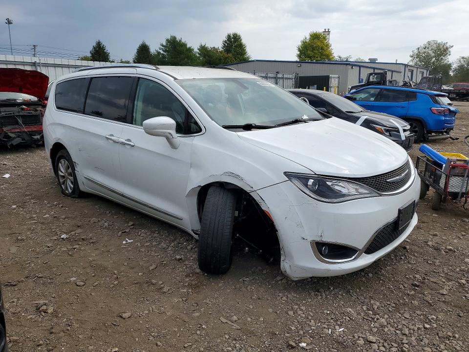 69039926 :رقم المزاد ، 2C4RC1BG0JR124291 vin ، 2018 Chrysler Pacifica مزاد بيع